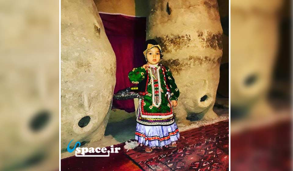 لباس محلی اقامتگاه بوم گردی زاغ بور - شاهرود - روستای دزیان