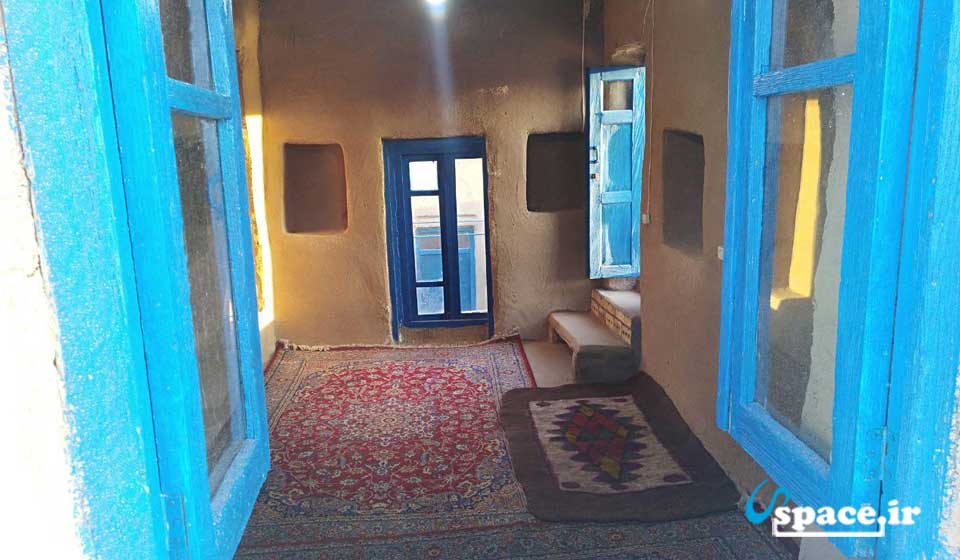 نمای داخل اتاق اقامتگاه بوم گردی زاغ بور - شاهرود - روستای دزیان